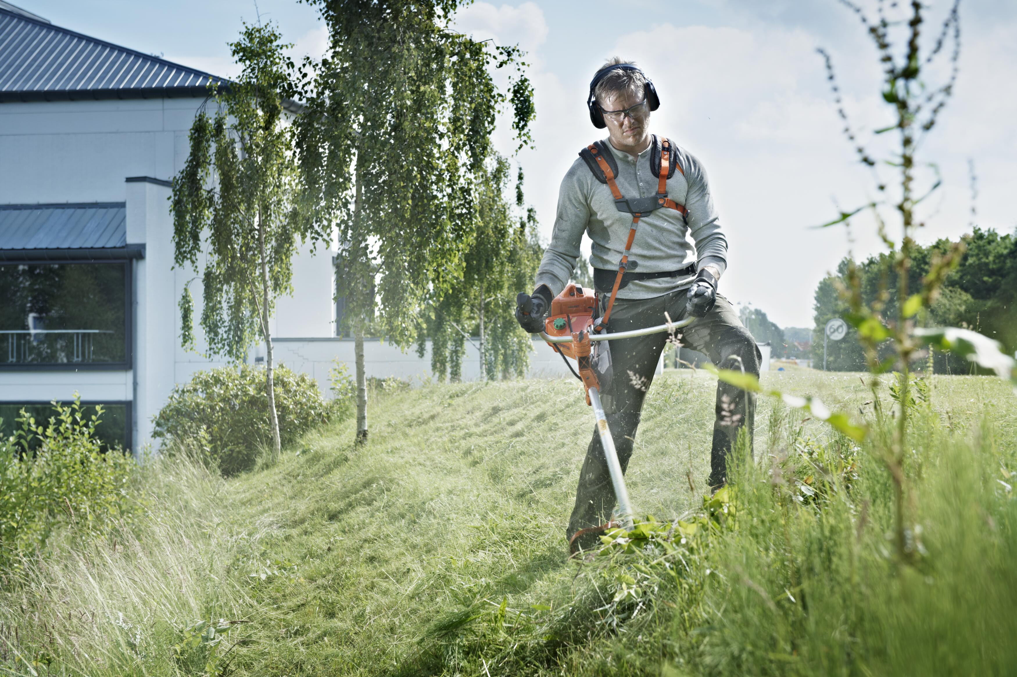 The X-TORQ® engine in a Husqvarna Brushcutter reduces exhaust emissions and increases fuel efficiency