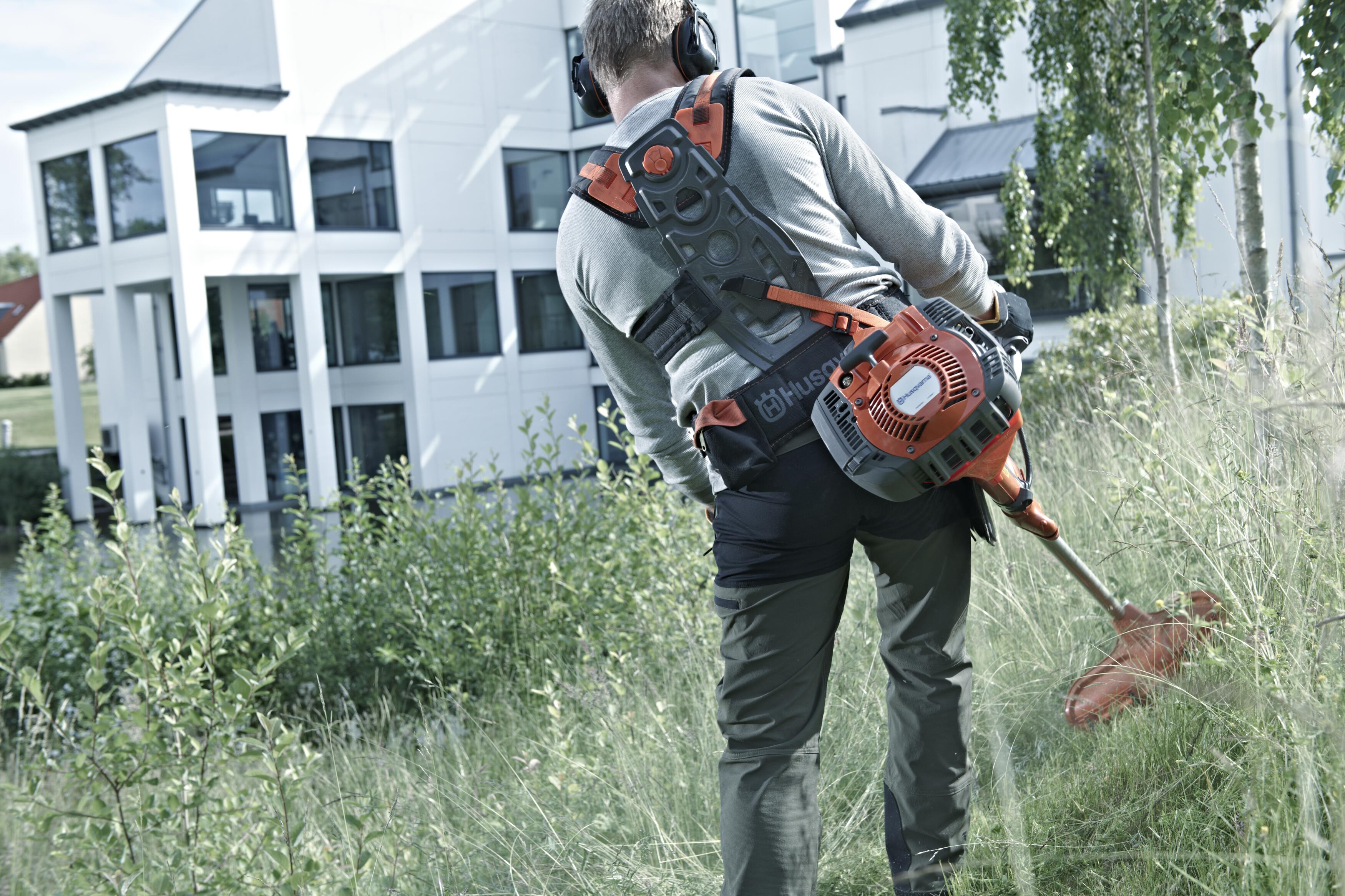 With a brushcutter from Husqvarna your operations will feel ergonomic, balanced and comfortable
