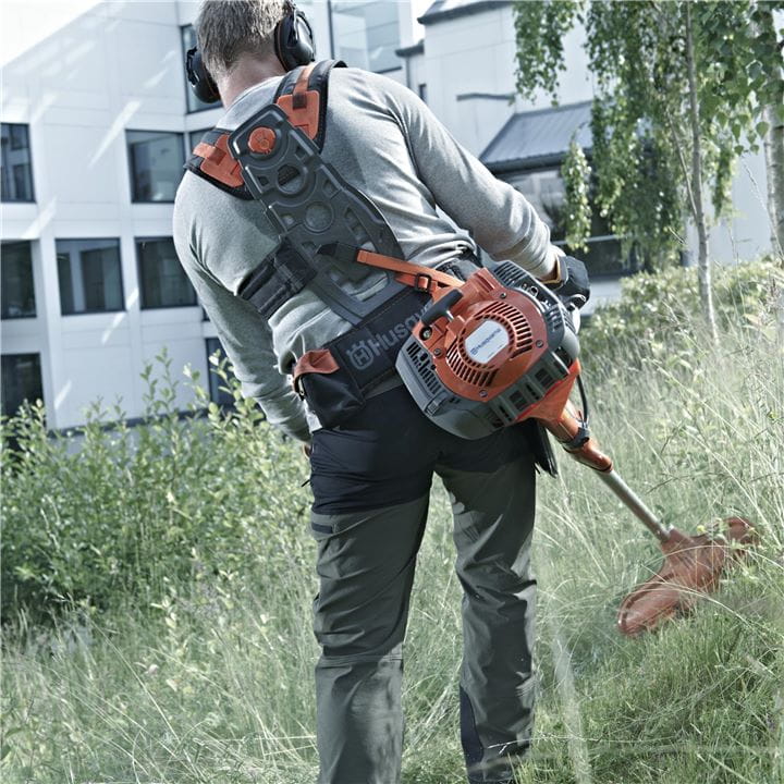 With a brushcutter from Husqvarna your operations will feel ergonomic, balanced and comfortable