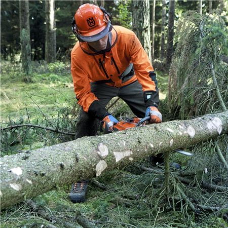 Working with chainsaws part 1