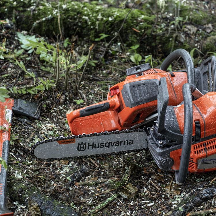Chainsaw 550 XP 545 Mark II - Action image