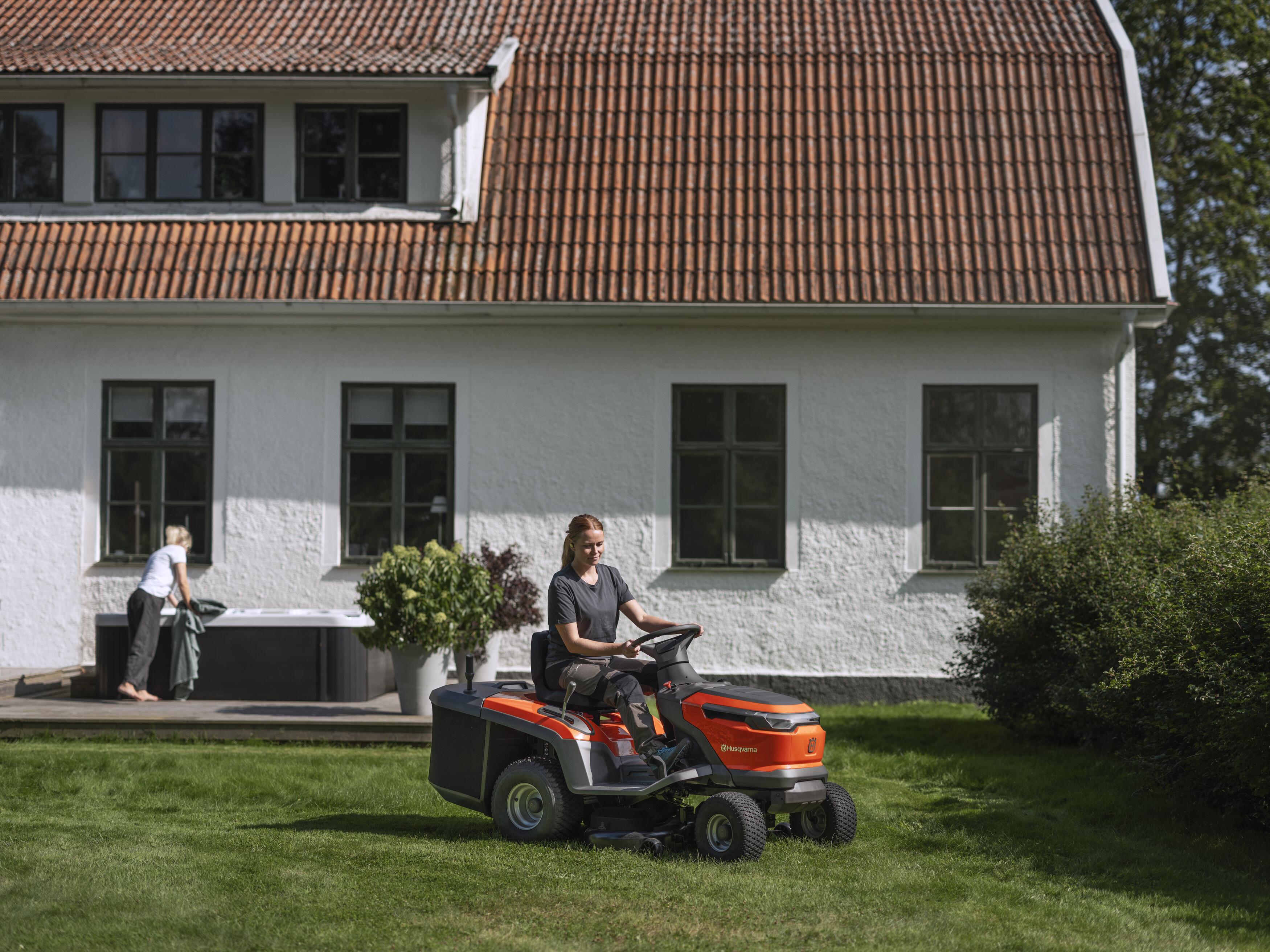 Low noise mowing with Garden tractor TC 100i