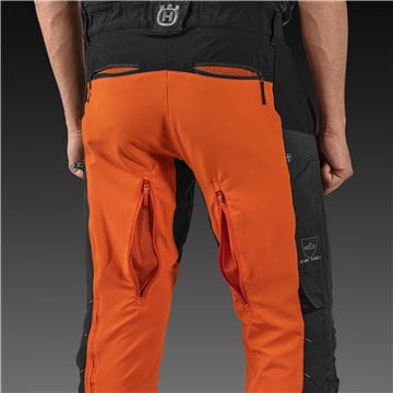 Zippers on backside for ventilation, Technical Robust trousers